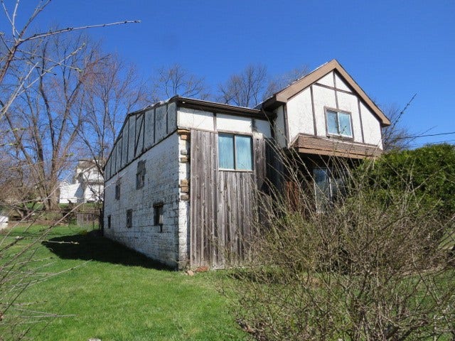 2888 Cherry St, Bethel Park, PA 15102