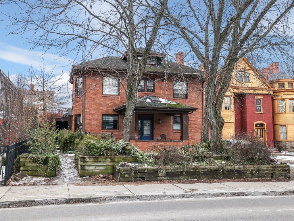 712 S Aiken Avenue, Pittsburgh, PA 15232 Unit 710 is bottom floor & basement. Unit 712 is top floor & converted attic.
