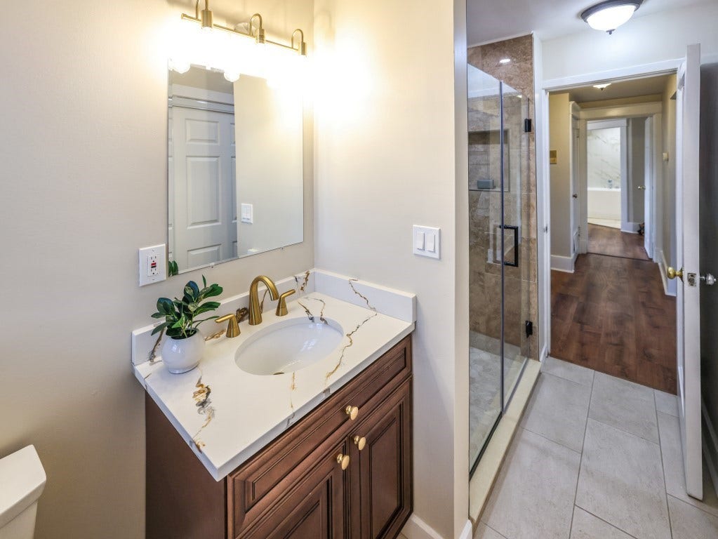 712 S Aiken Avenue, Pittsburgh, PA 15232 Full bath #2 updated!