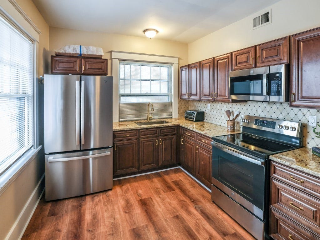 712 S Aiken Avenue, Pittsburgh, PA 15232 Updated kitchen has high-end cabinets, granite counters, stainless steel appliances, tile backsplash & plenty of natural light.