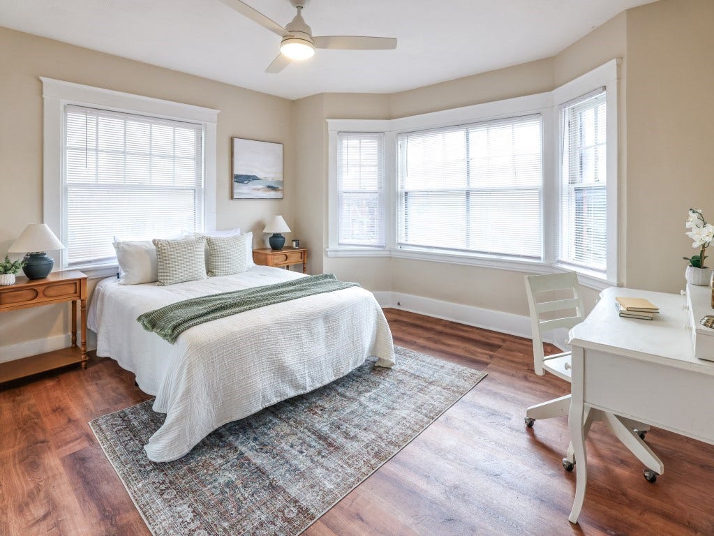 712 S Aiken Avenue, Pittsburgh, PA 15232 This front bedroom is delightful with the natural light & the bay window.