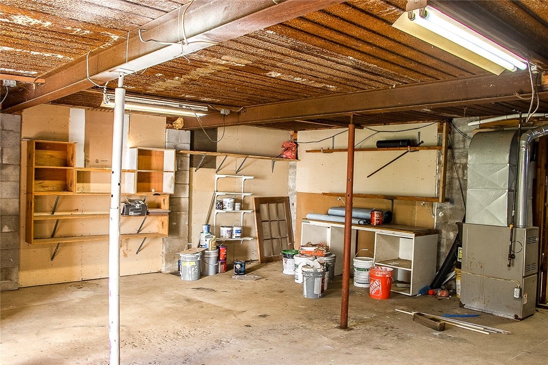 1378 Robbins Station Rd, Irwin, PA 15642
