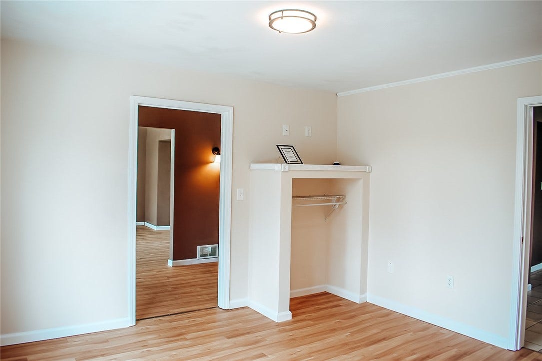1378 Robbins Station Rd, Irwin, PA 15642