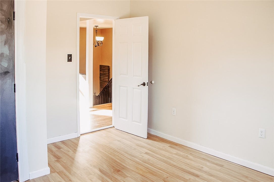 1378 Robbins Station Rd, Irwin, PA 15642