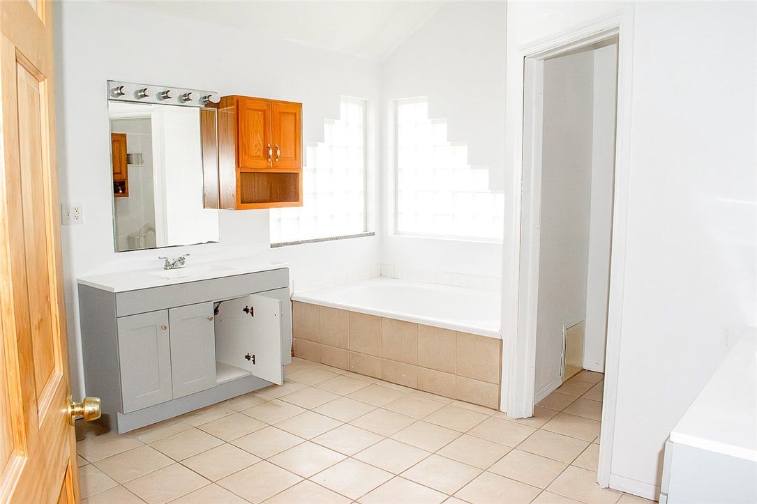 1378 Robbins Station Rd, Irwin, PA 15642