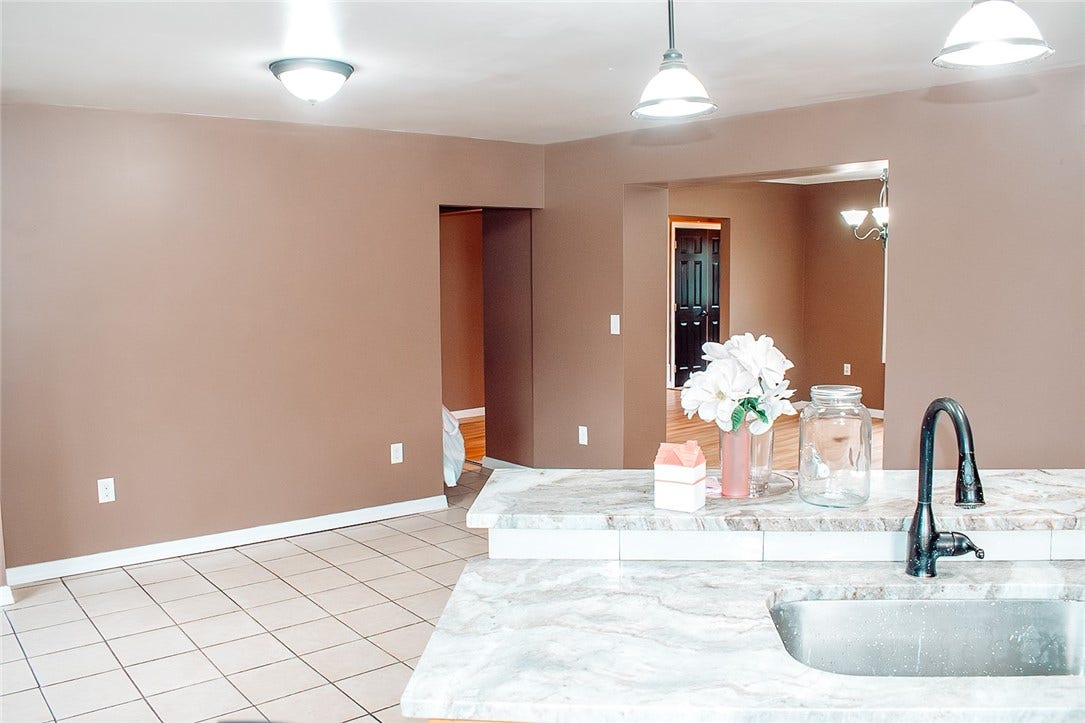 1378 Robbins Station Rd, Irwin, PA 15642