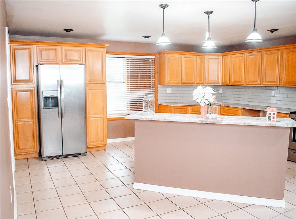 1378 Robbins Station Rd, Irwin, PA 15642