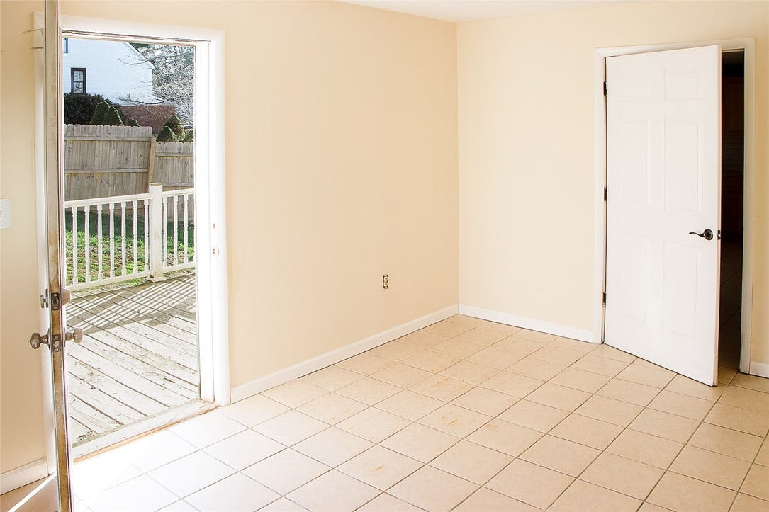 1378 Robbins Station Rd, Irwin, PA 15642