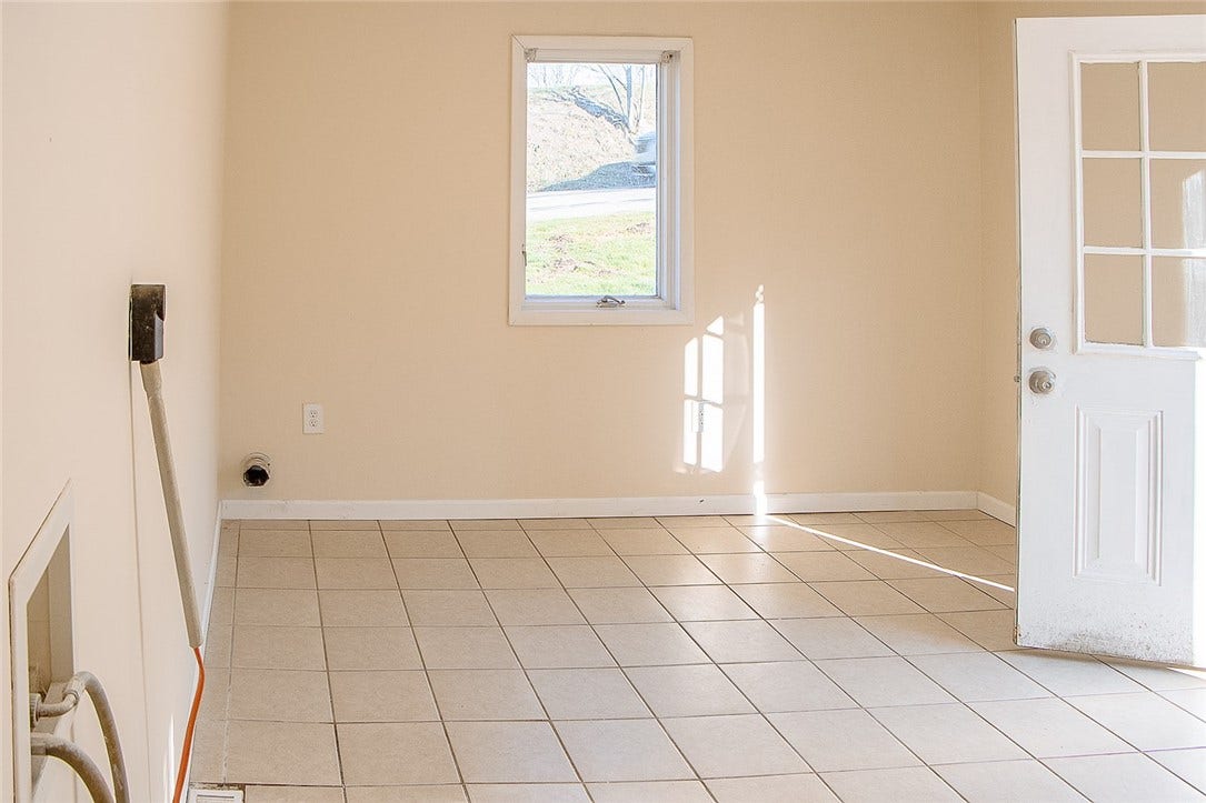 1378 Robbins Station Rd, Irwin, PA 15642