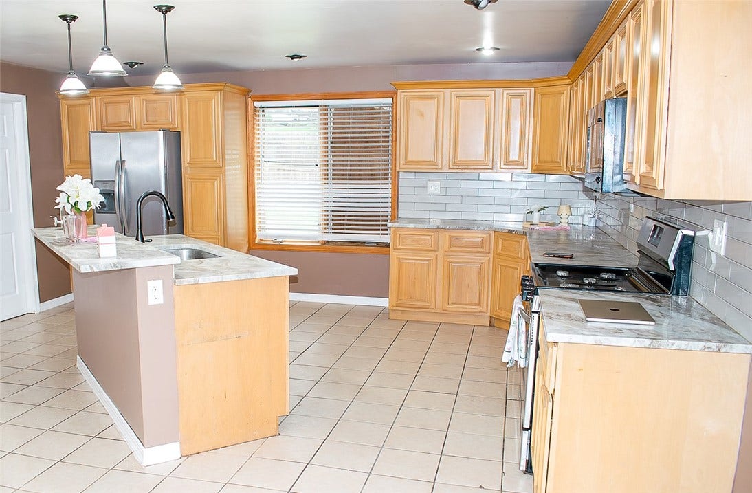 1378 Robbins Station Rd, Irwin, PA 15642