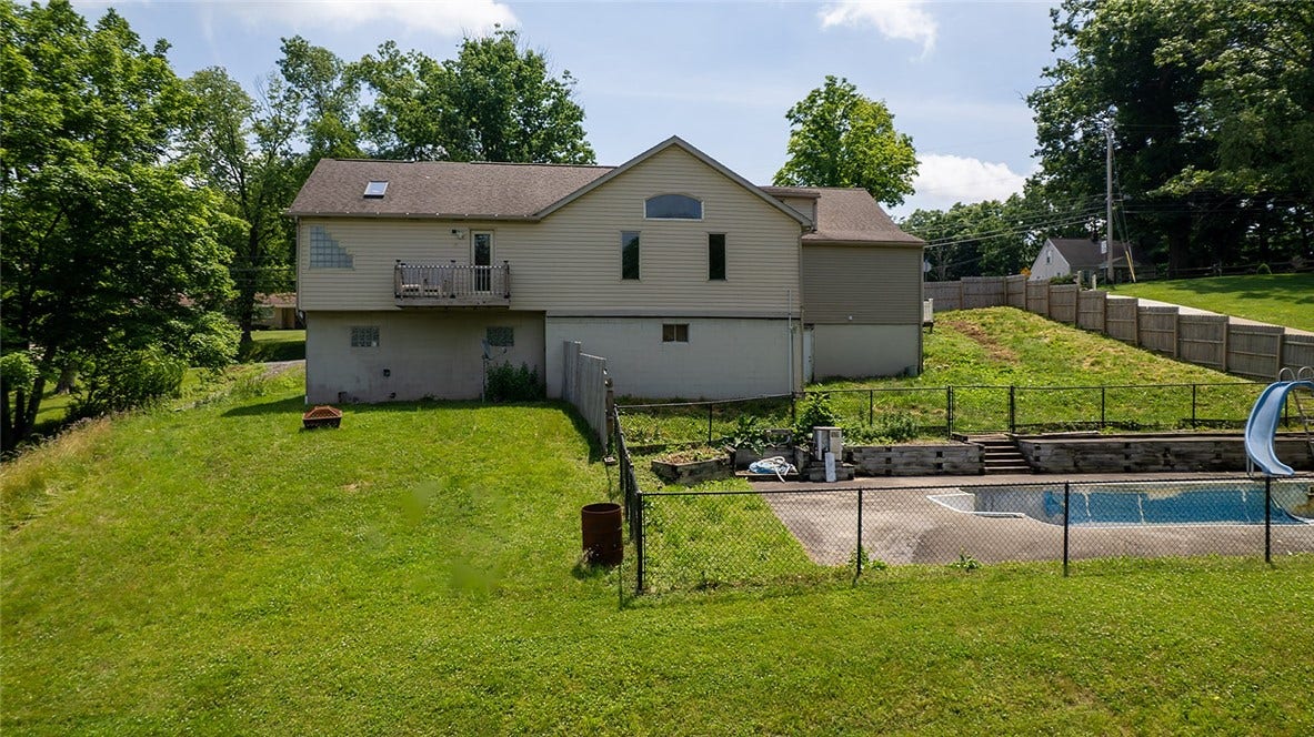 1378 Robbins Station Rd, Irwin, PA 15642