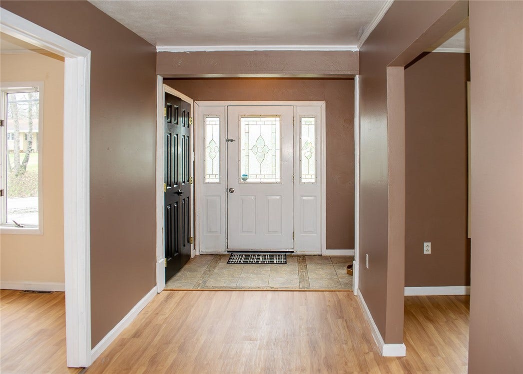 1378 Robbins Station Rd, Irwin, PA 15642