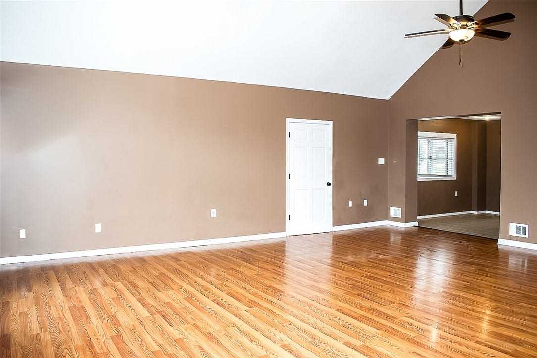 1378 Robbins Station Rd, Irwin, PA 15642