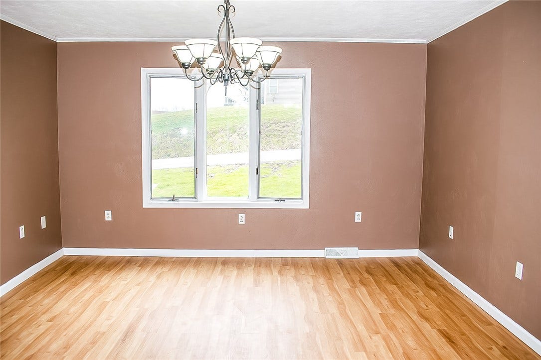 1378 Robbins Station Rd, Irwin, PA 15642