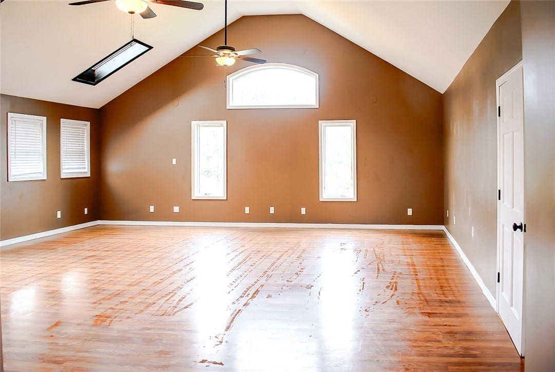 1378 Robbins Station Rd, Irwin, PA 15642