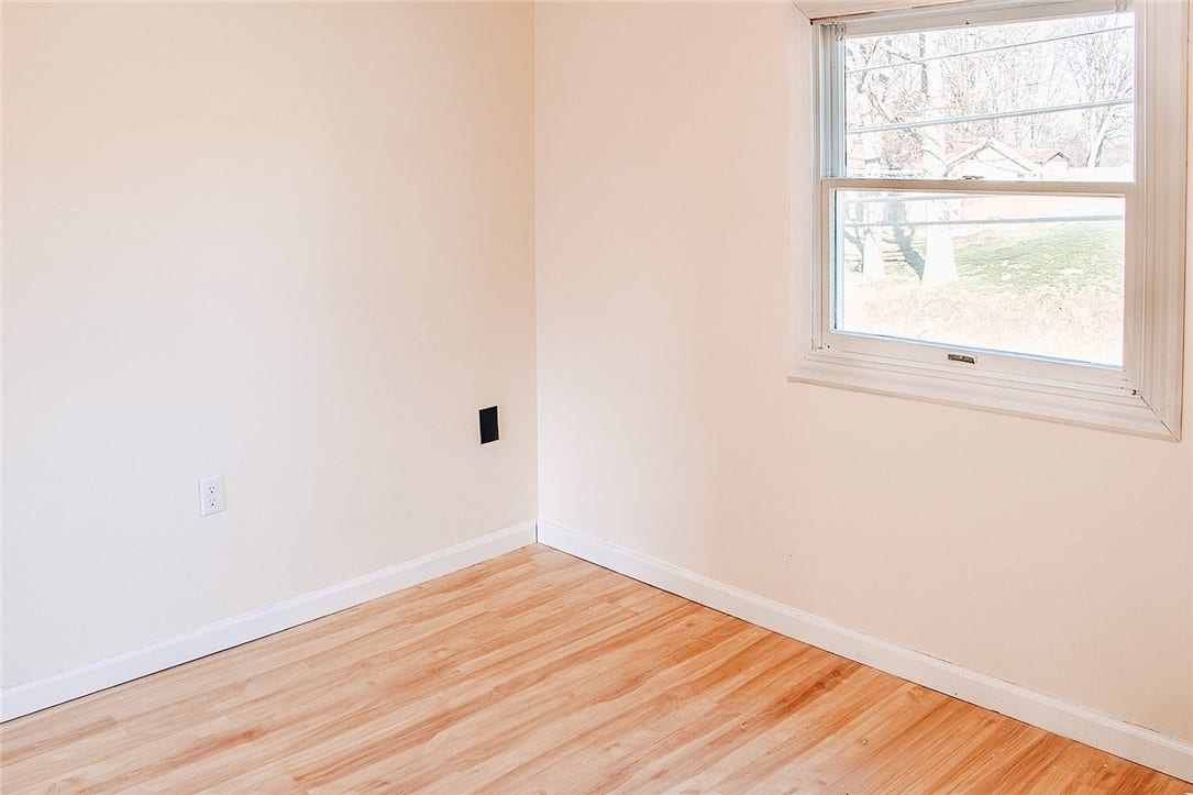 1378 Robbins Station Rd, Irwin, PA 15642