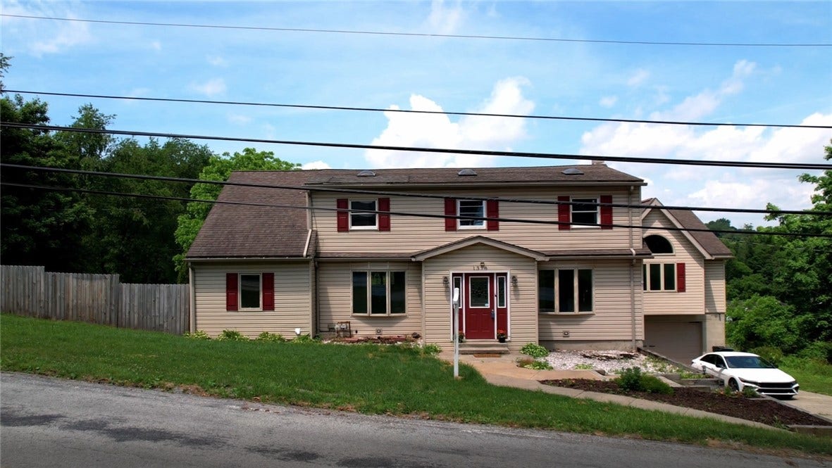 1378 Robbins Station Rd, Irwin, PA 15642