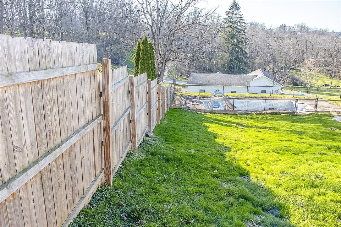 1378 Robbins Station Rd, Irwin, PA 15642