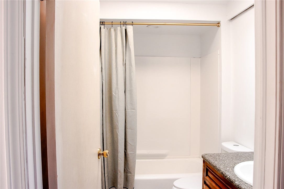 1378 Robbins Station Rd, Irwin, PA 15642