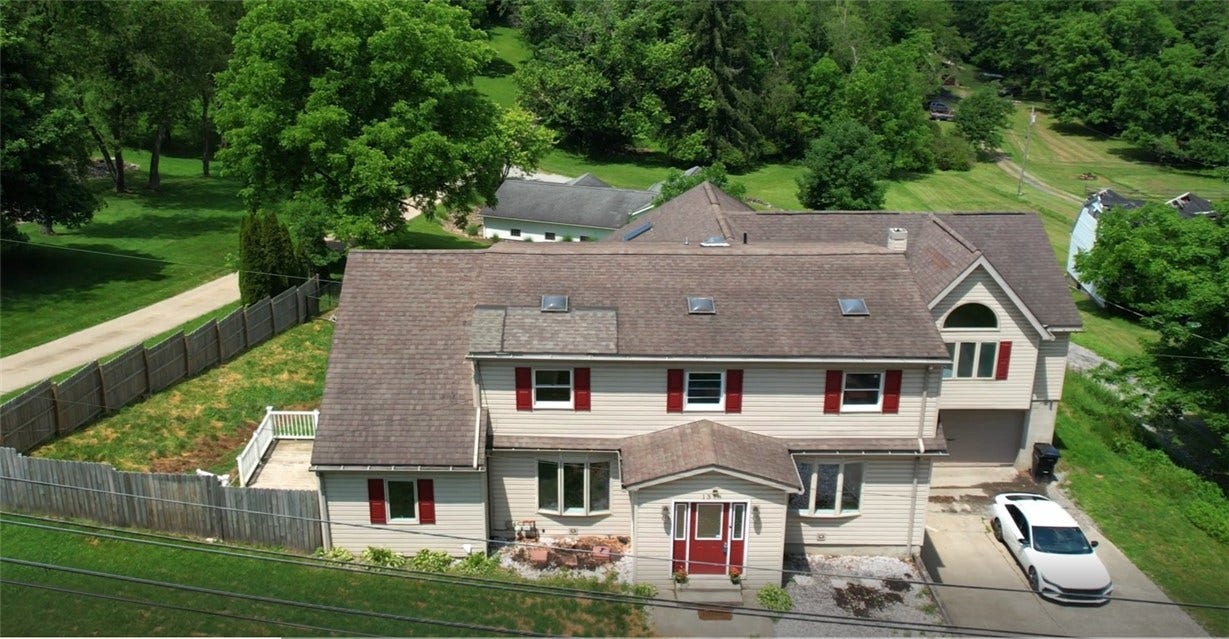 1378 Robbins Station Rd, Irwin, PA 15642