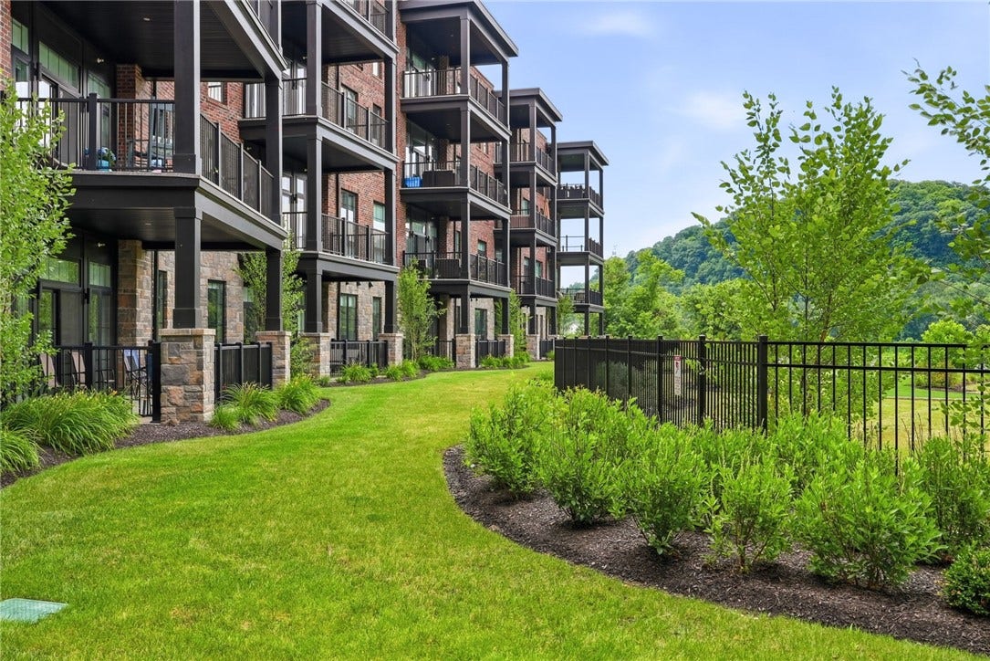 1 1st Street, #407, Oakmont, PA 15139