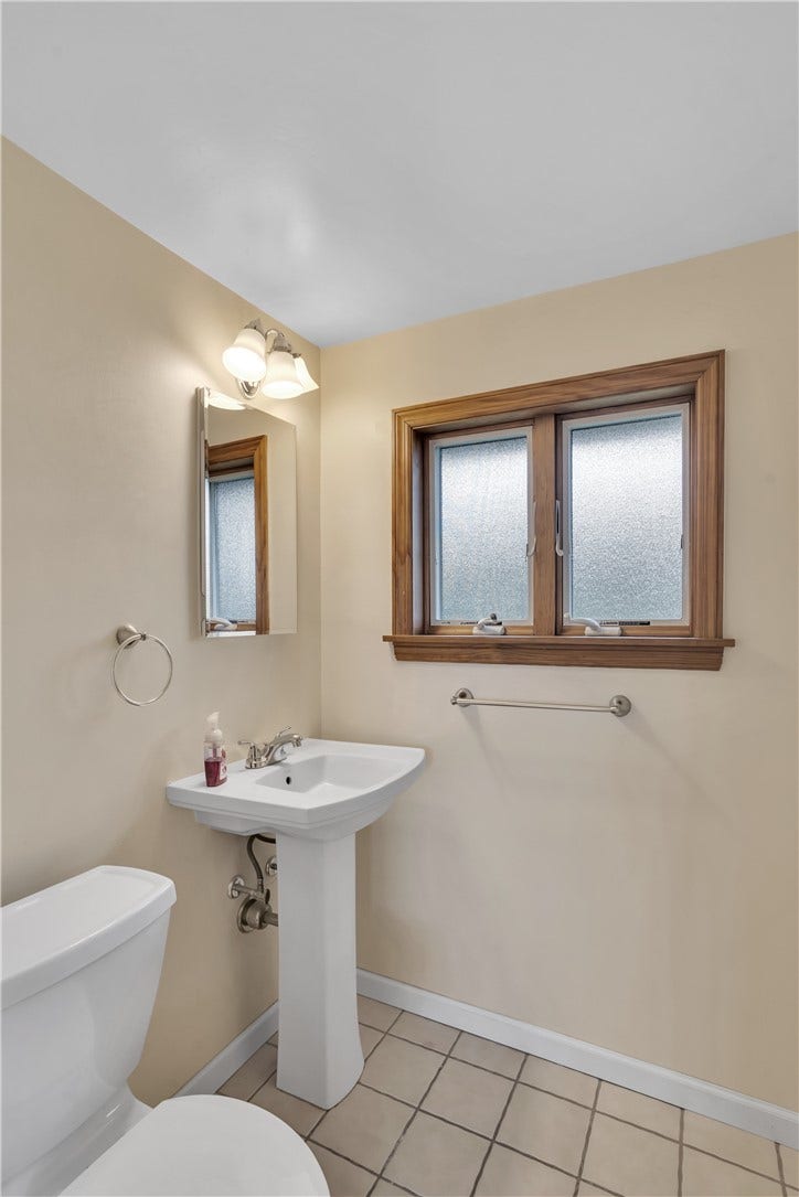 105 Northumberland Dr., Irwin, PA 15642