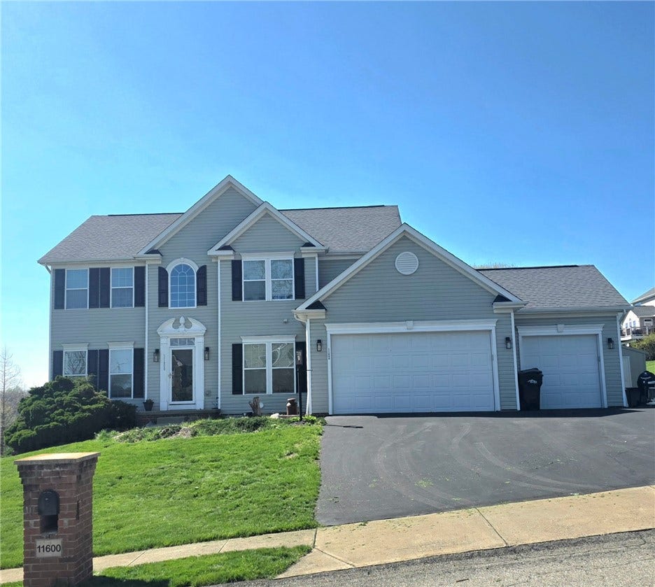 11600 Beacon Dr, Irwin, PA 15642