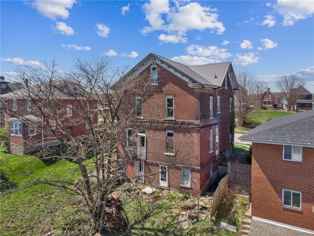 37 Division St, Greensburg, PA 15601