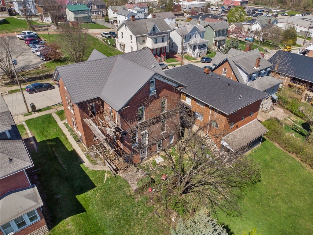 37 Division St, Greensburg, PA 15601