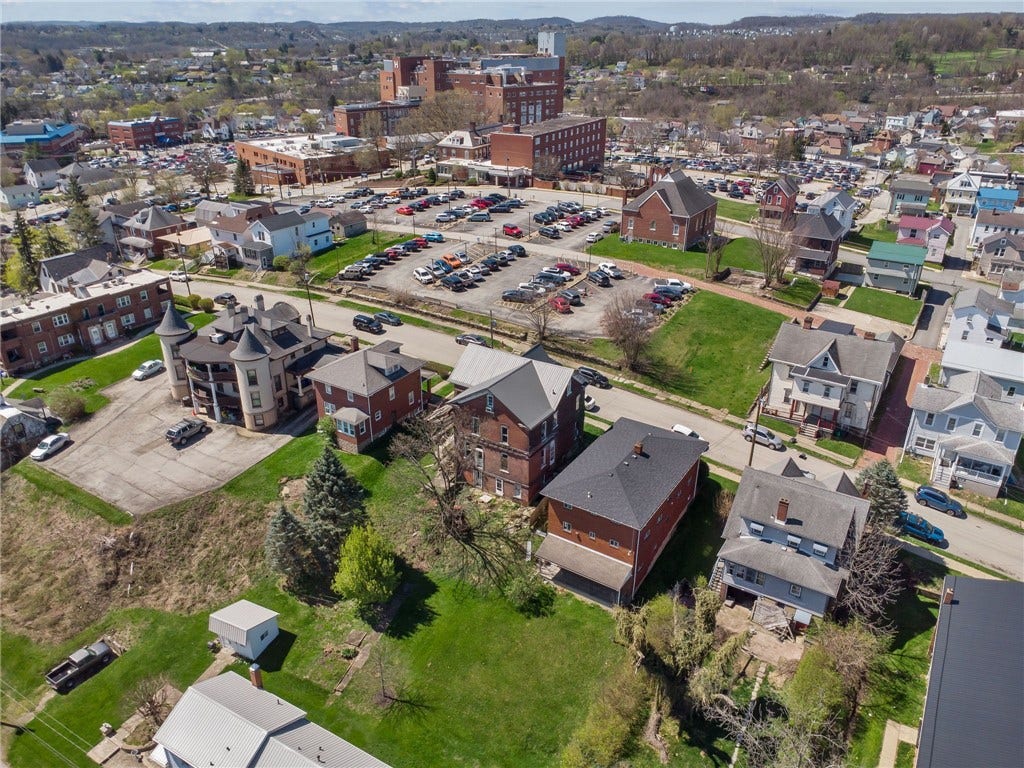 37 Division St, Greensburg, PA 15601