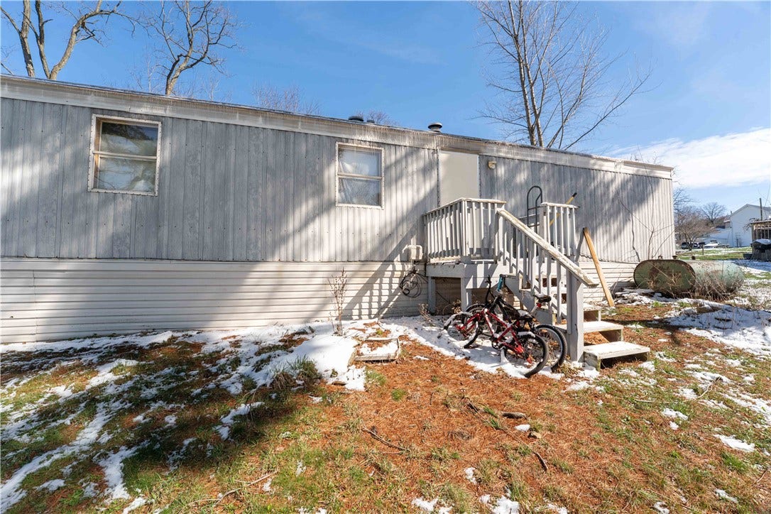 1801 Baldridge Ave, Connellsville, PA 15425