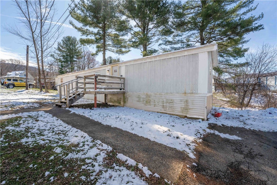 1801 Baldridge Ave, Connellsville, PA 15425