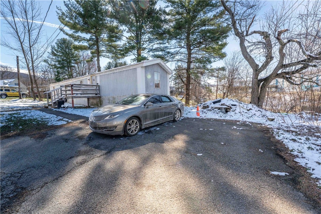 1801 Baldridge Ave, Connellsville, PA 15425