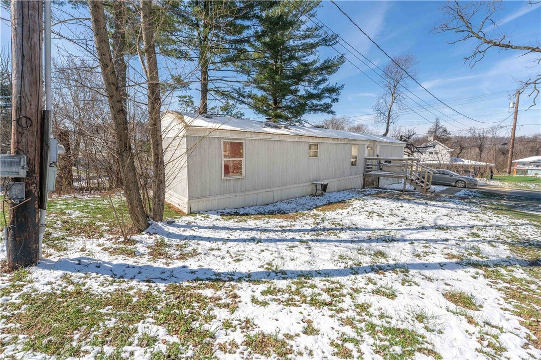 1801 Baldridge Ave, Connellsville, PA 15425