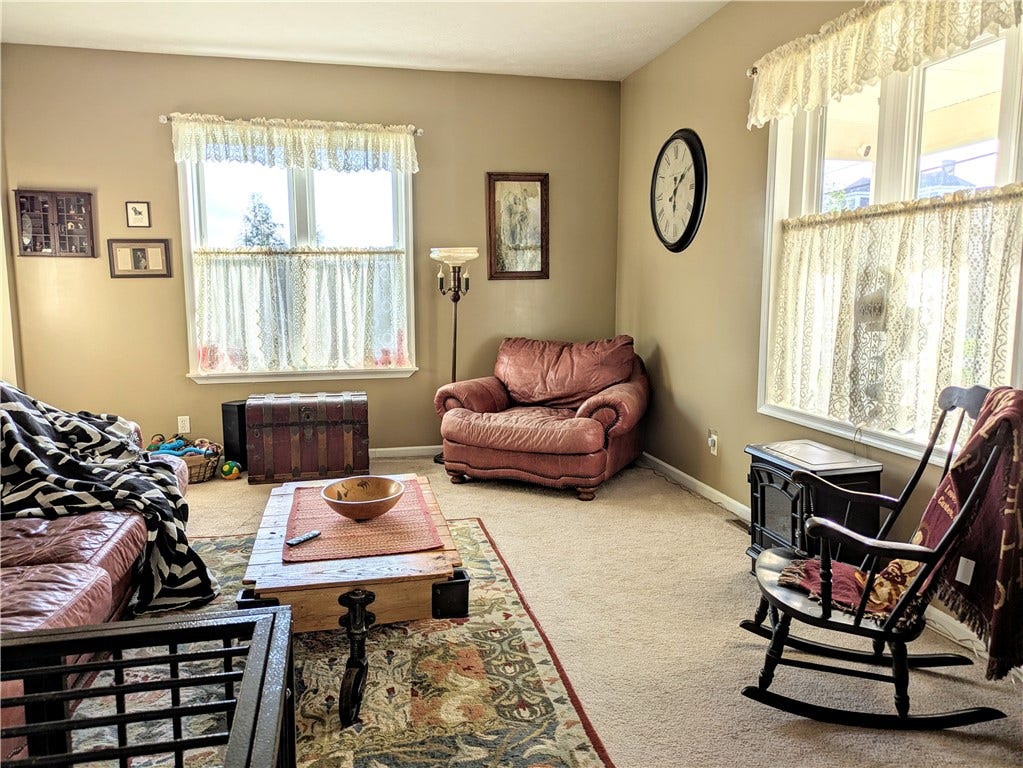 220 Overholt Dr, Scottdale, PA 15683
