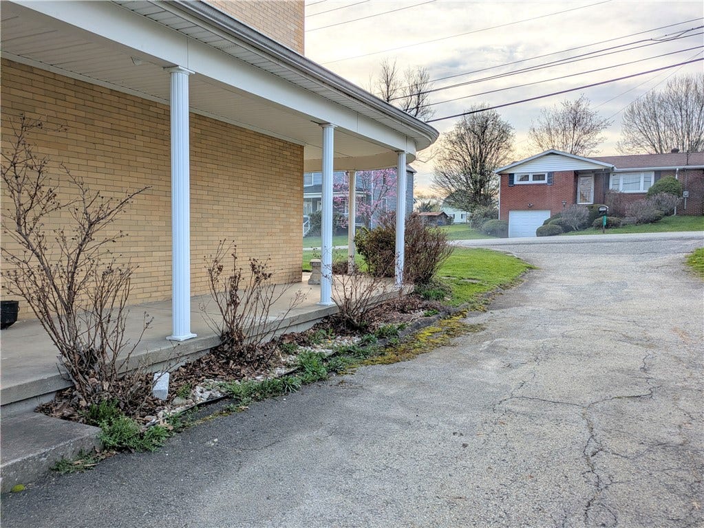 220 Overholt Dr, Scottdale, PA 15683