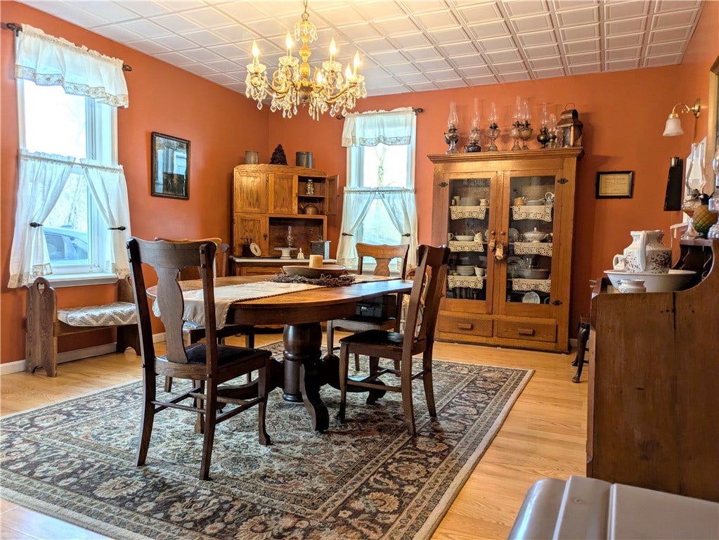 220 Overholt Dr, Scottdale, PA 15683