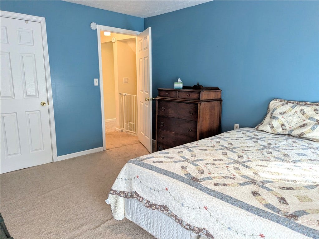 220 Overholt Dr, Scottdale, PA 15683