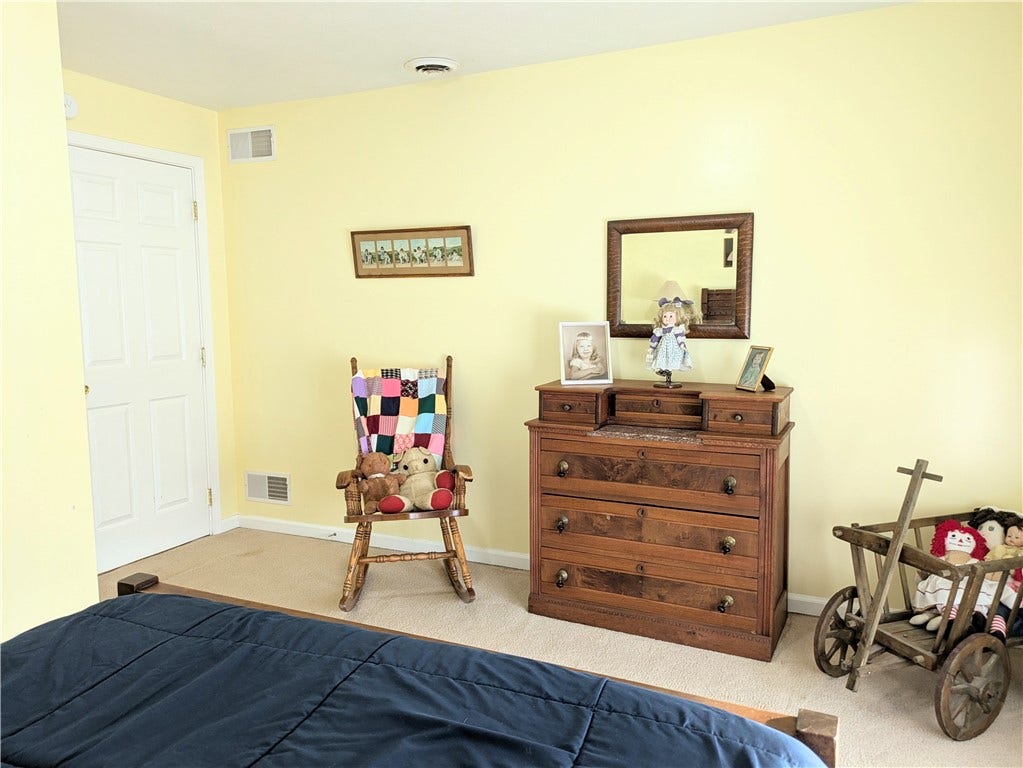 220 Overholt Dr, Scottdale, PA 15683