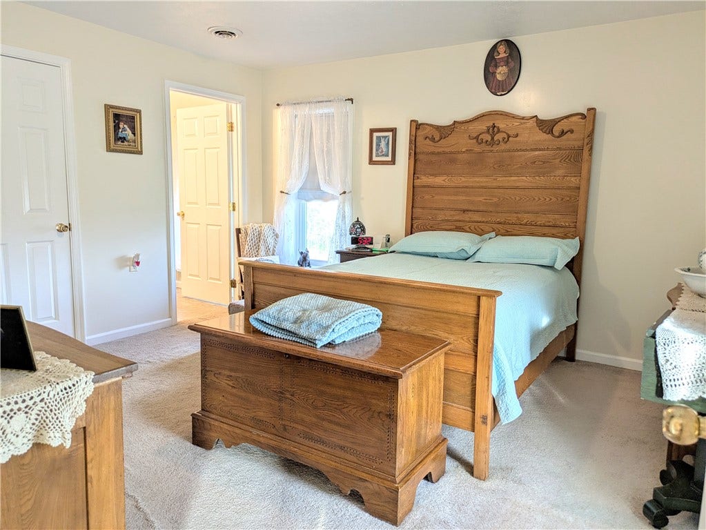 220 Overholt Dr, Scottdale, PA 15683