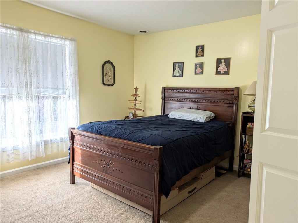 220 Overholt Dr, Scottdale, PA 15683