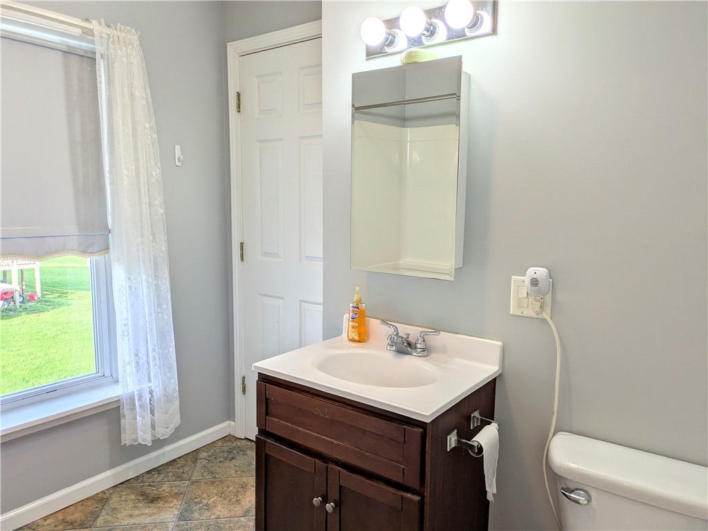 220 Overholt Dr, Scottdale, PA 15683