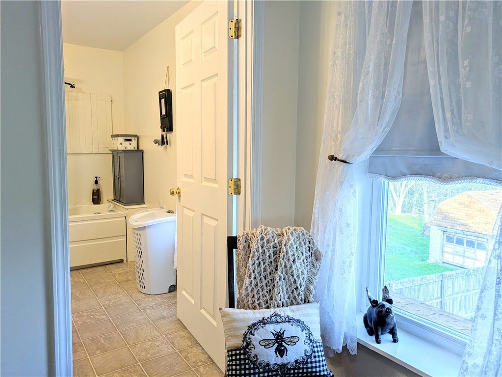 220 Overholt Dr, Scottdale, PA 15683