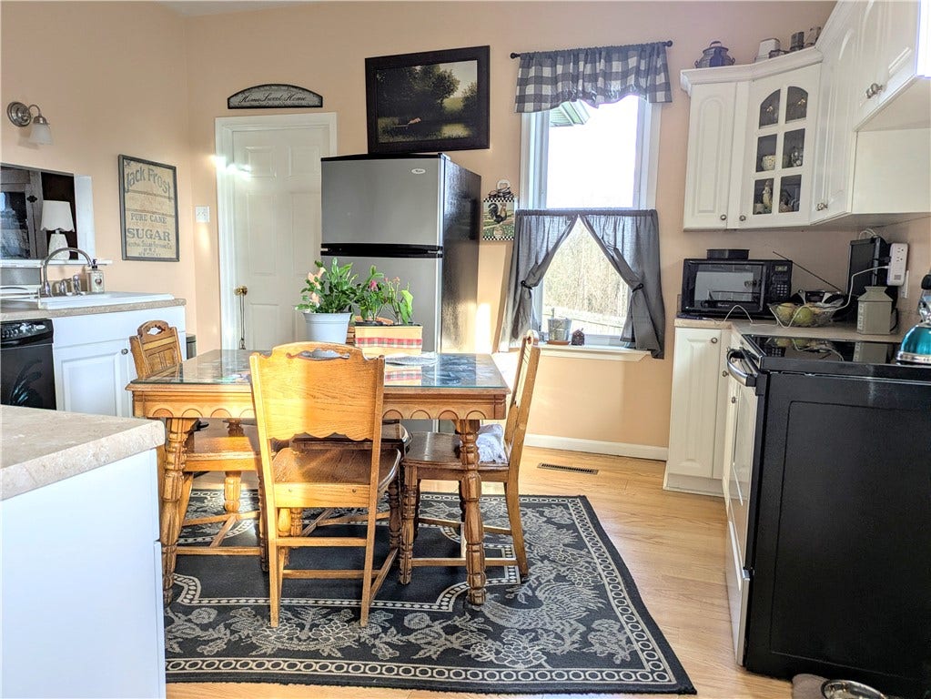 220 Overholt Dr, Scottdale, PA 15683