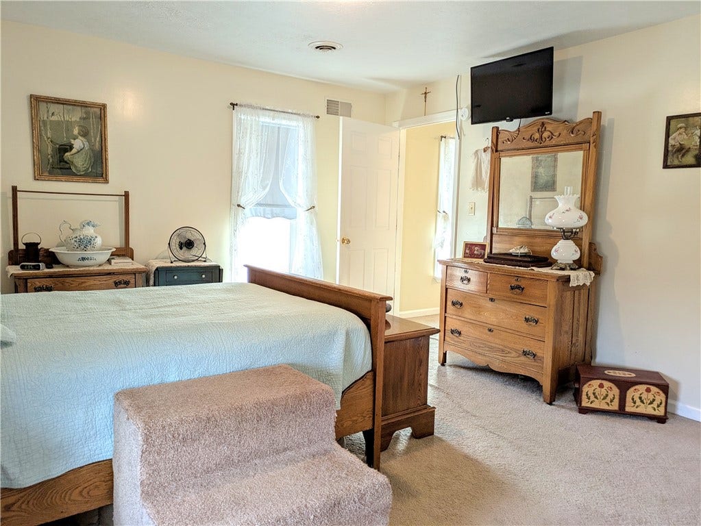 220 Overholt Dr, Scottdale, PA 15683