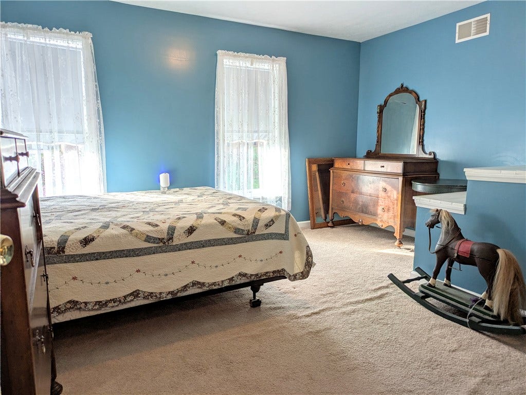 220 Overholt Dr, Scottdale, PA 15683