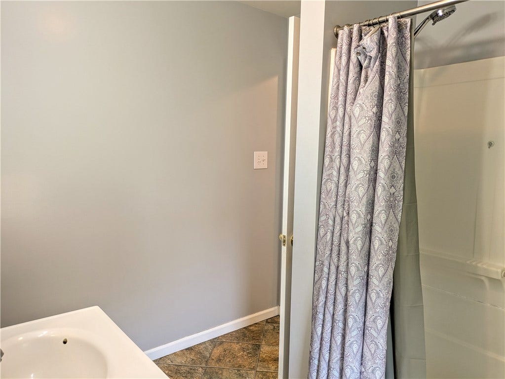 220 Overholt Dr, Scottdale, PA 15683