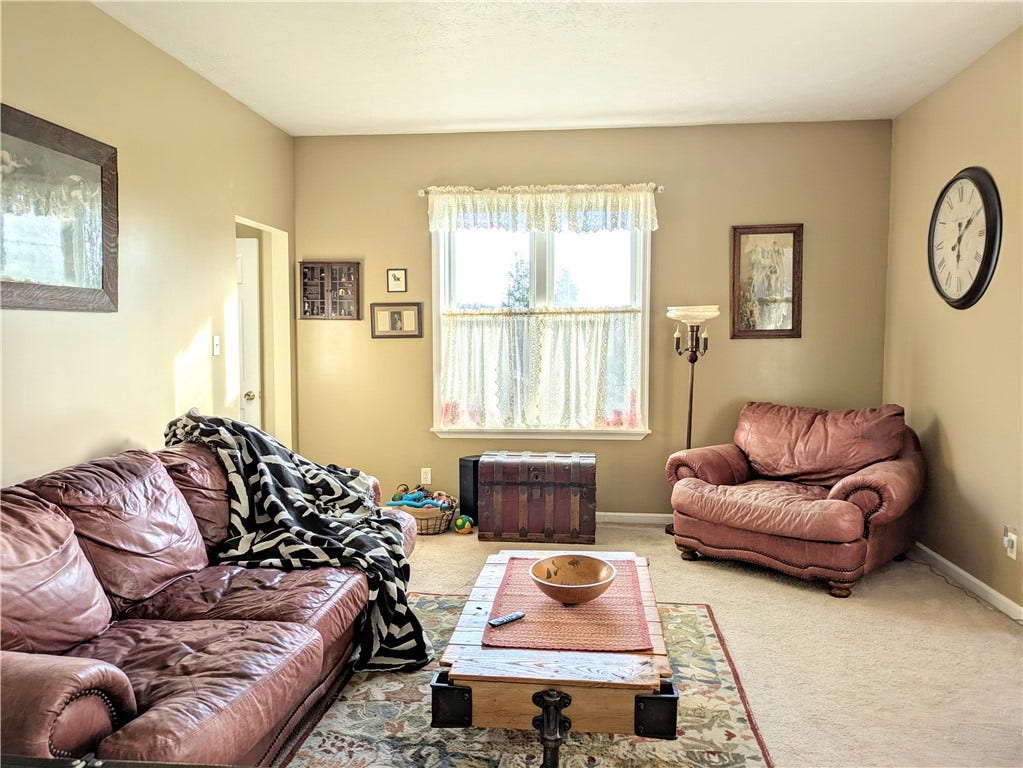220 Overholt Dr, Scottdale, PA 15683