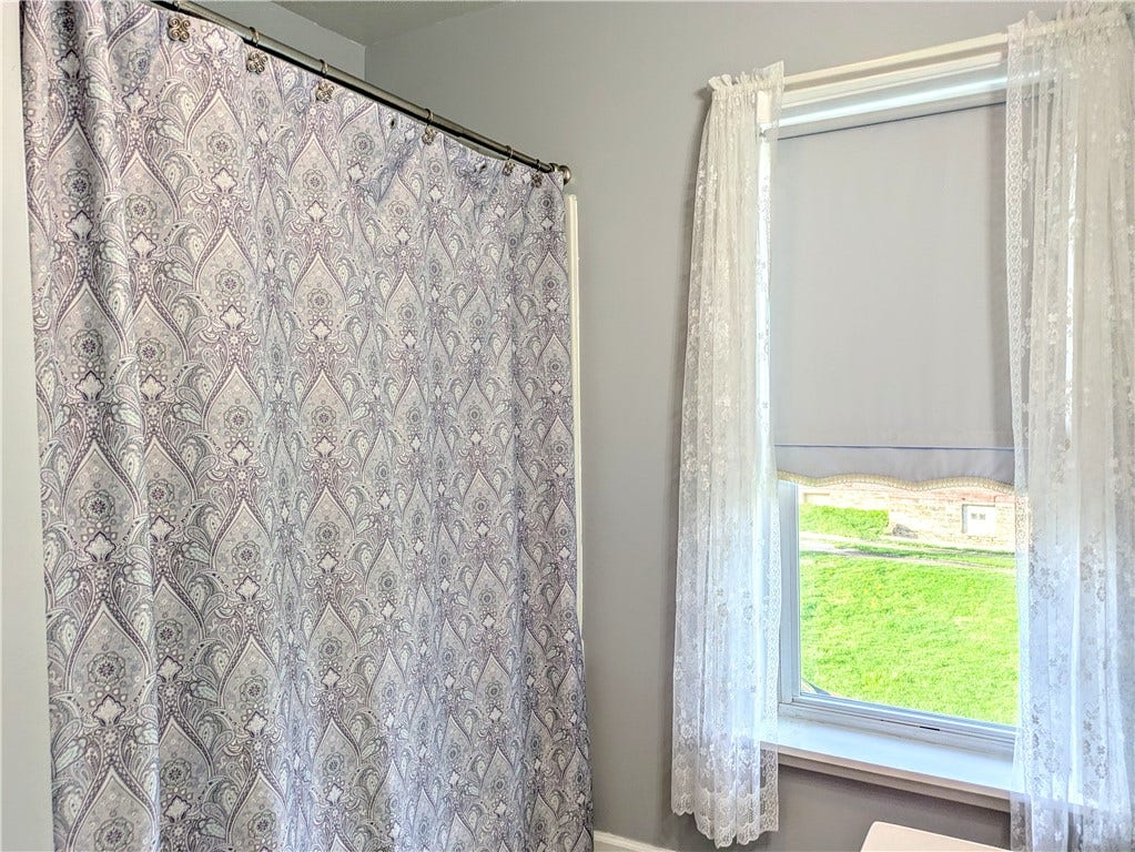 220 Overholt Dr, Scottdale, PA 15683