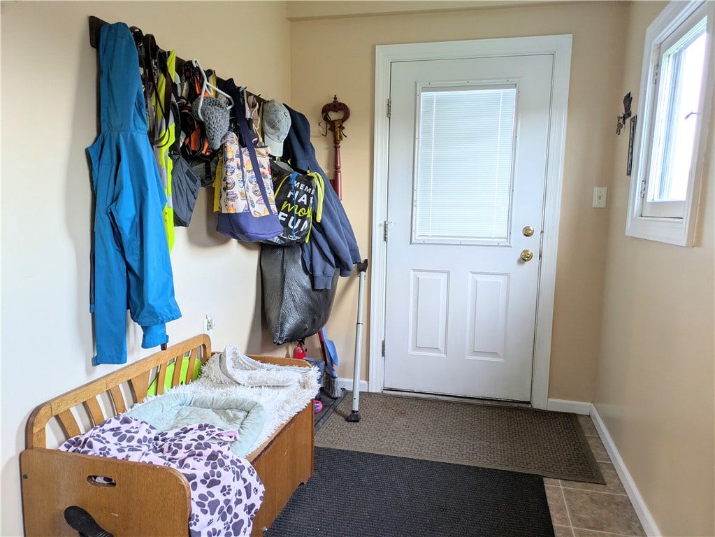 220 Overholt Dr, Scottdale, PA 15683